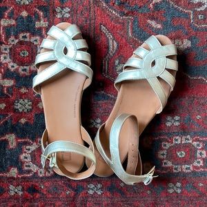 Fit flop sandals.